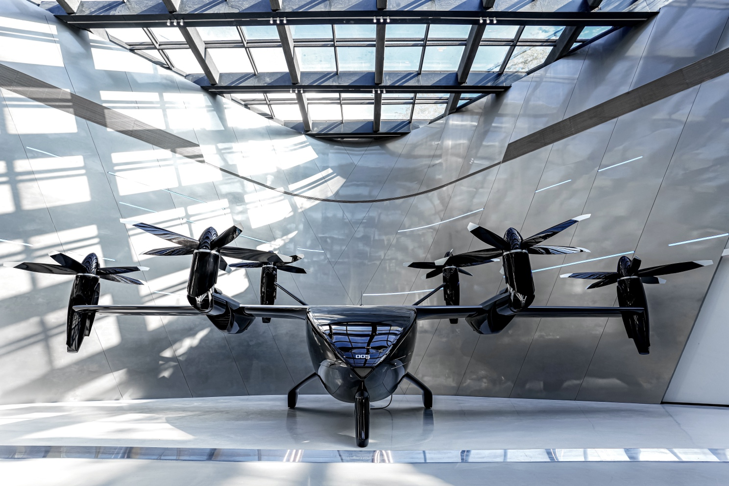 联合飞机“铂影 T1400”大载重纵列式无人直升机首航成功