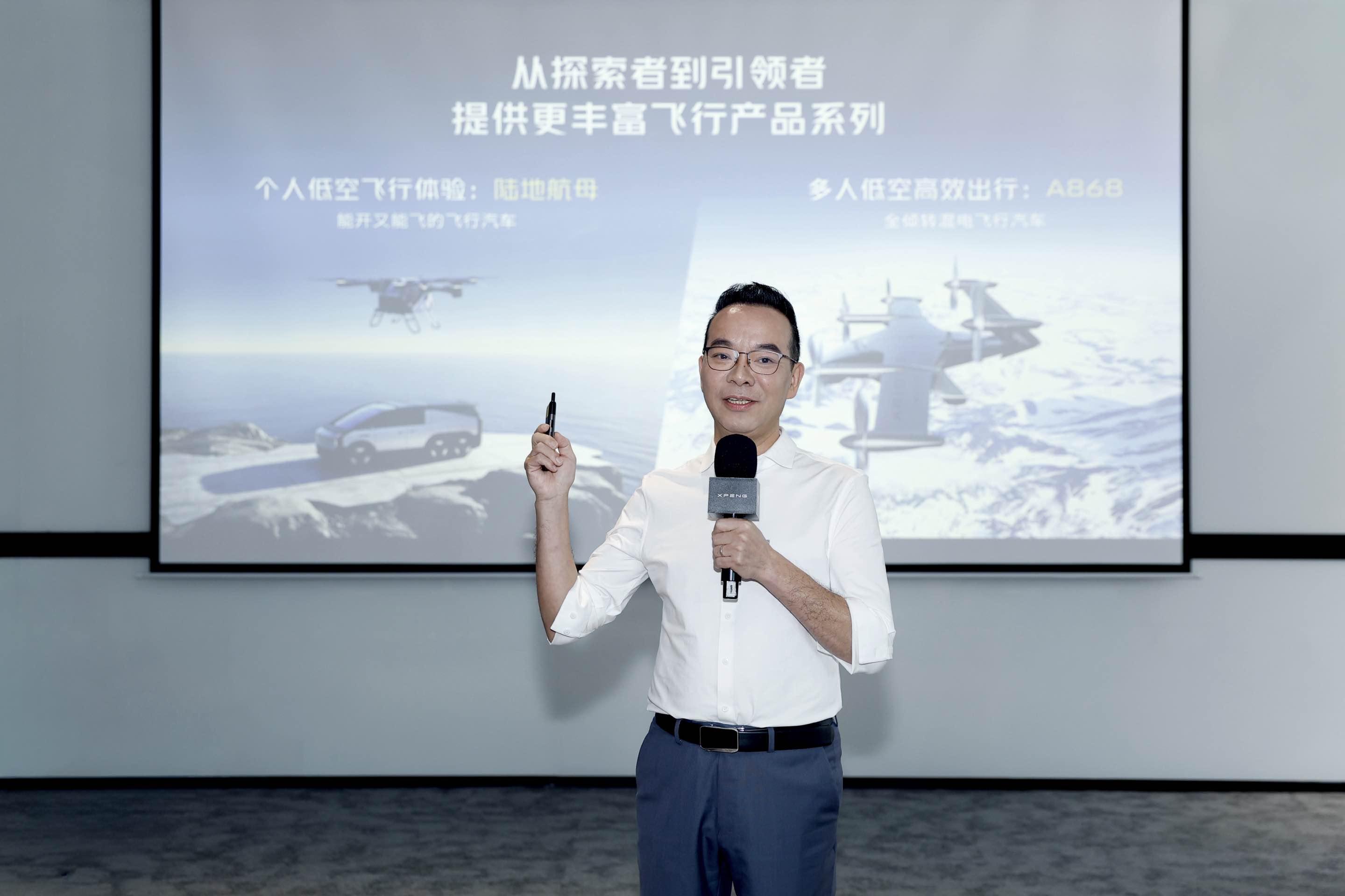 联合飞机“铂影 T1400”大载重纵列式无人直升机首航成功